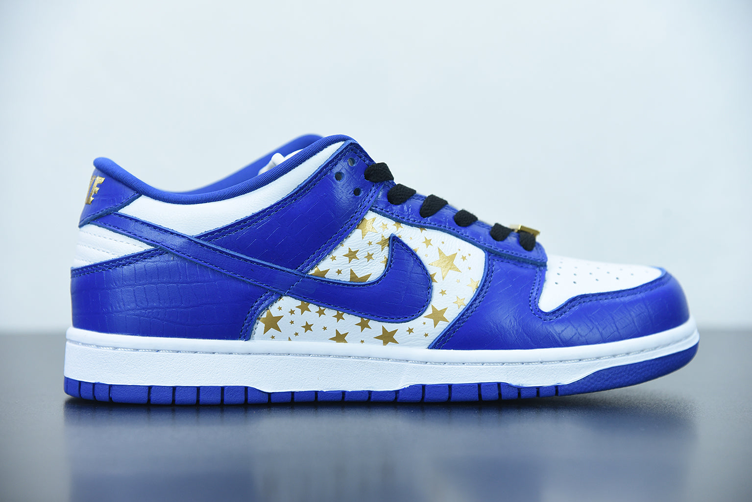 Nike SB Dunk Low x Supreme Stars Hyper Royal