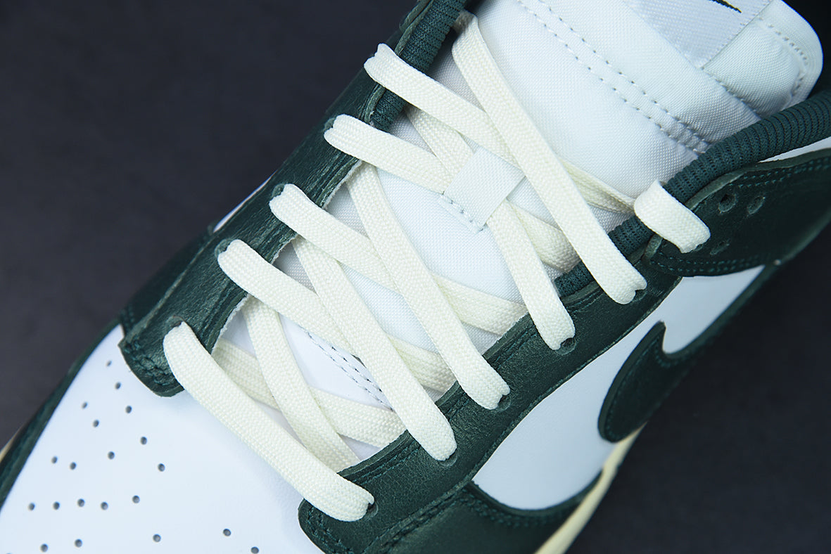 Nike Dunk Low "Vintage Green"