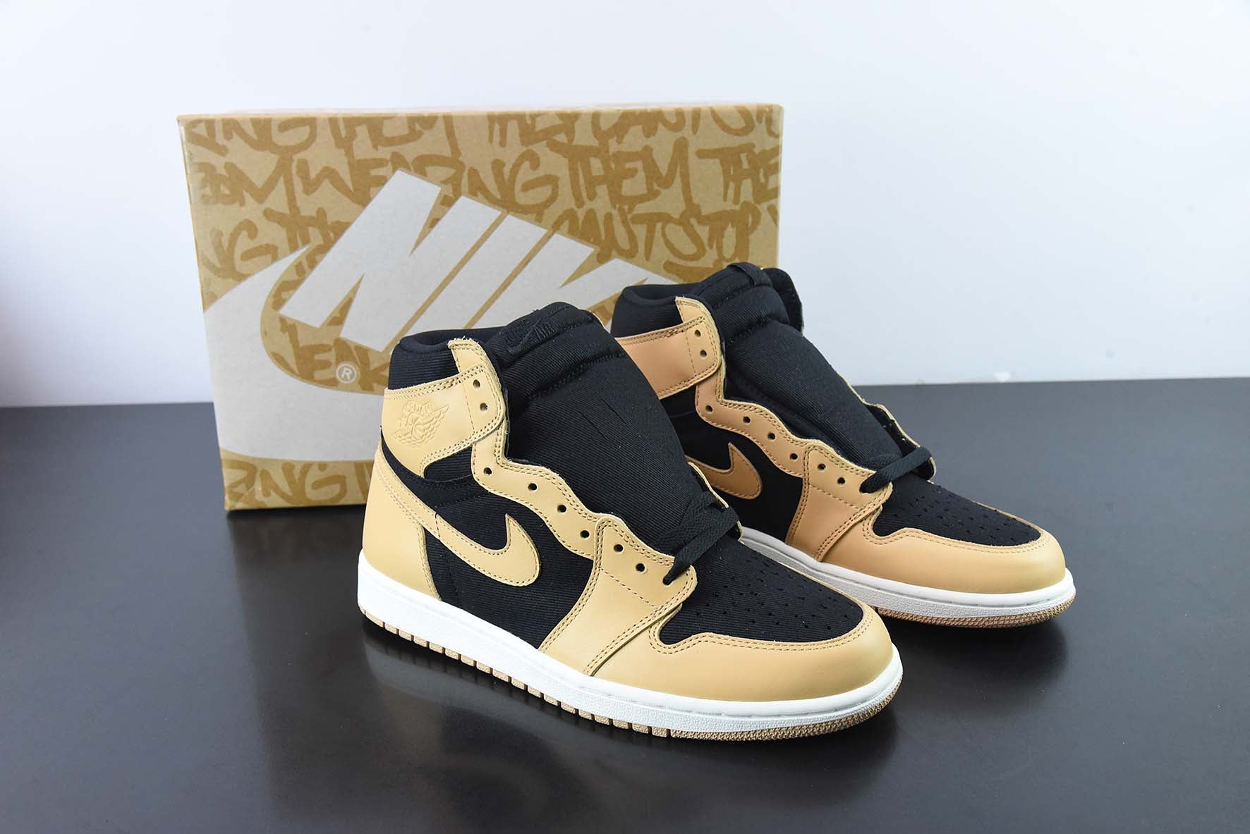 Air Jordan 1 Retro High OG "Heirloom"