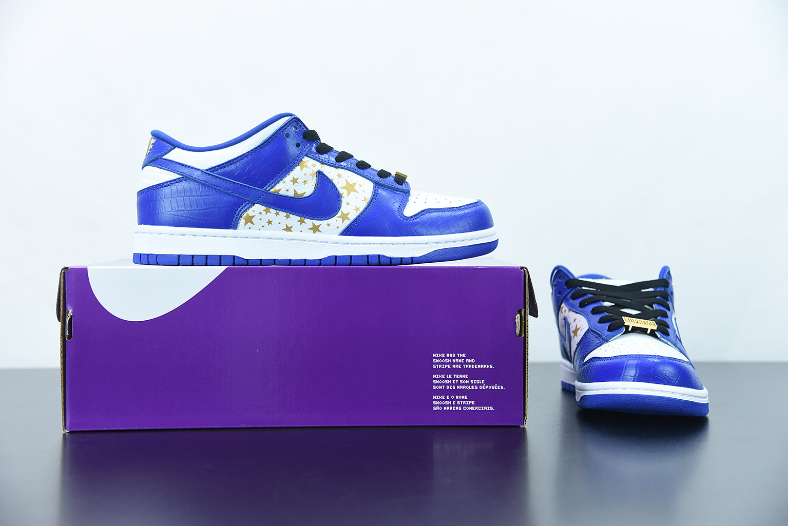 Nike SB Dunk Low x Supreme Stars Hyper Royal