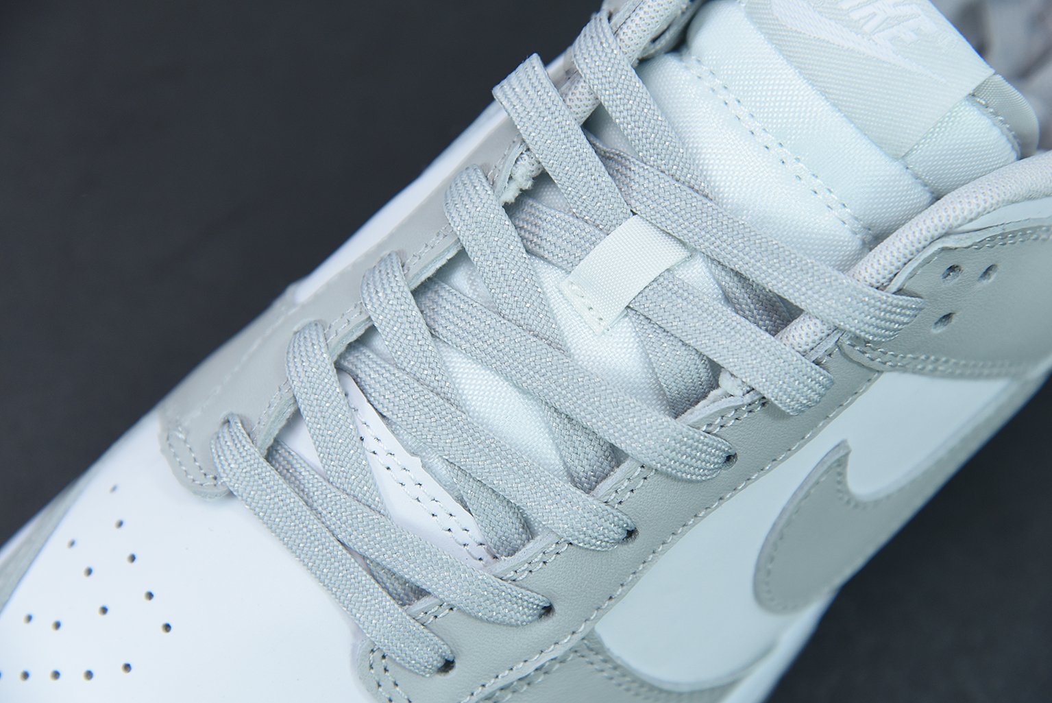 Nike SB Dunk Low “Grey Fog”