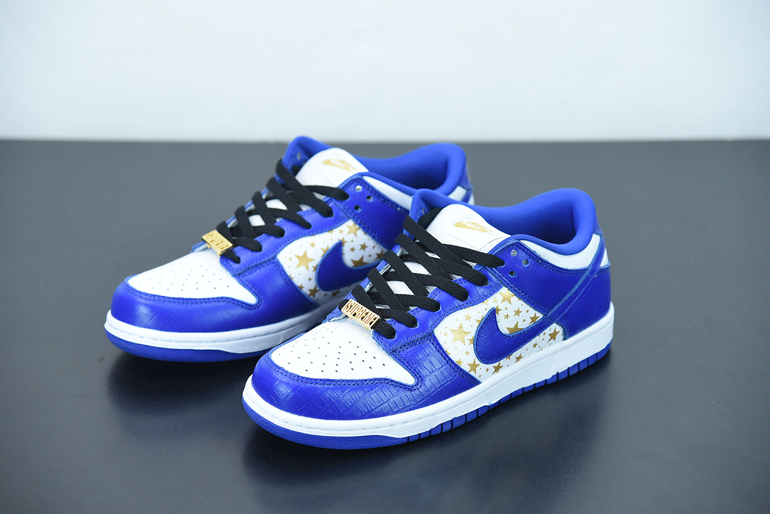 Nike SB Dunk Low x Supreme Stars Hyper Royal