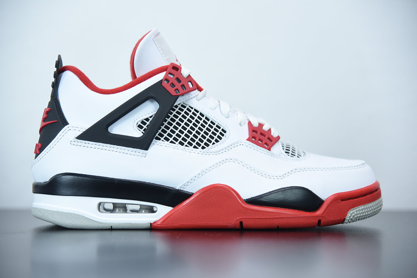 Nike Air Jordan 4 "Fire Red"