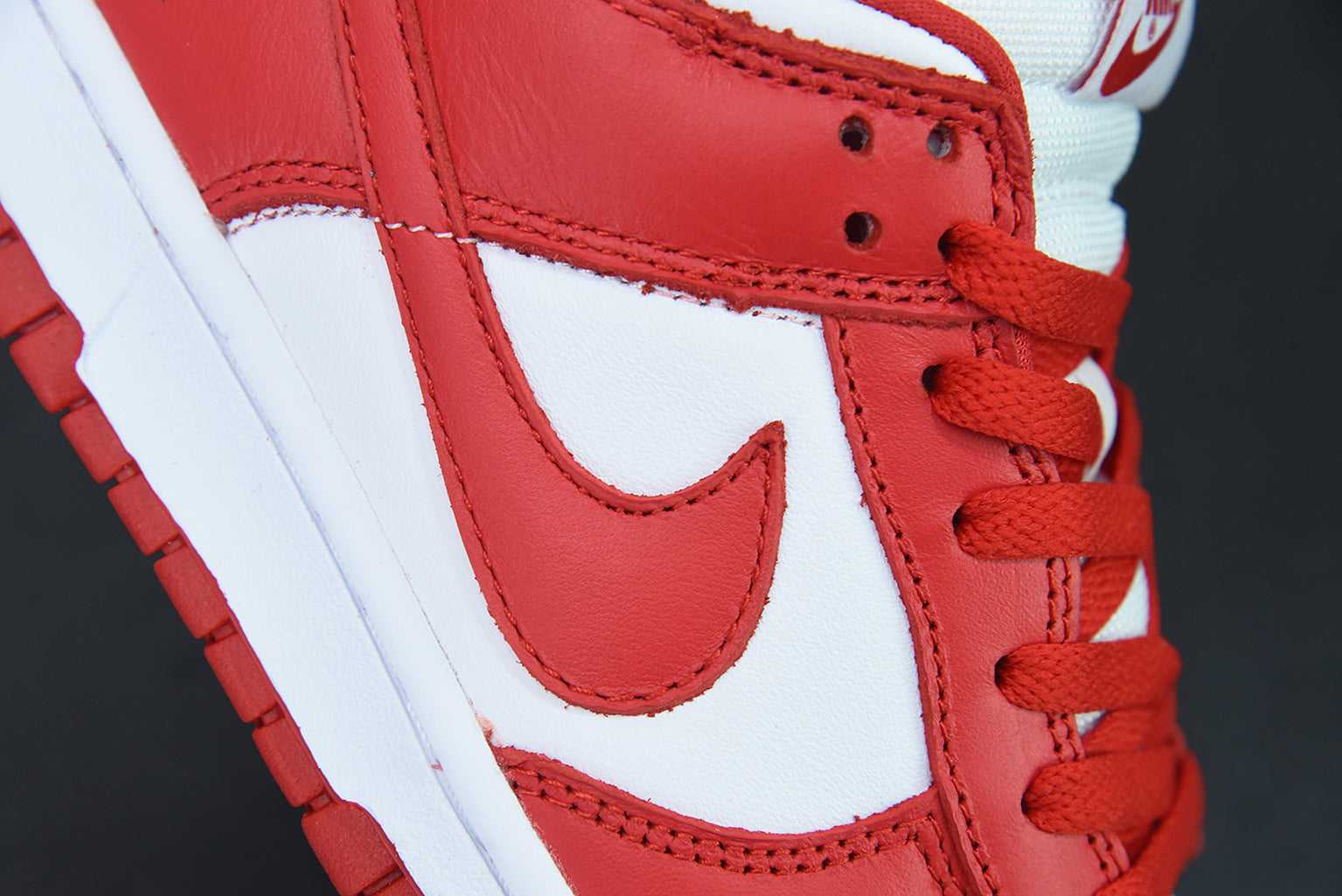 Nike SB Dunk Low "University Red"