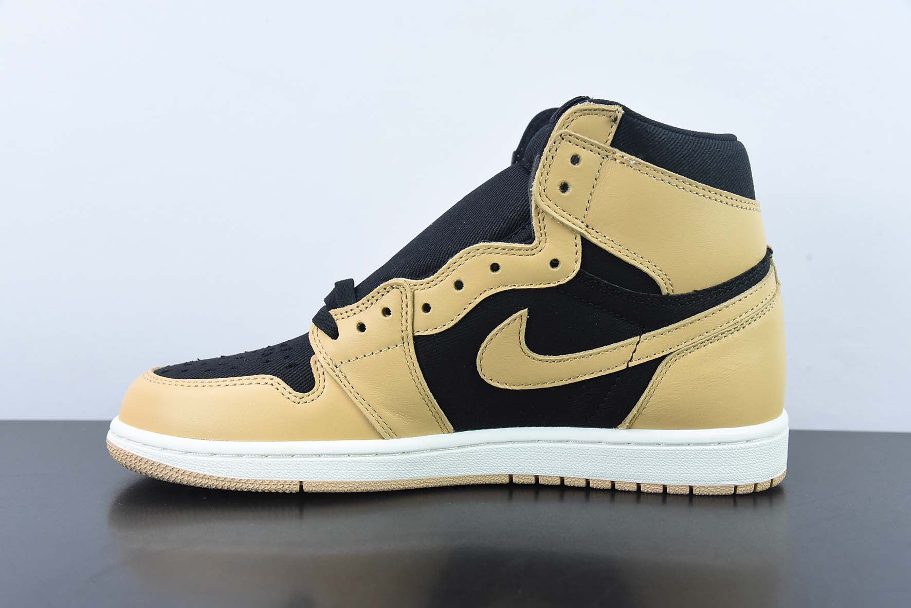 Air Jordan 1 Retro High OG "Heirloom"