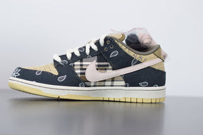 Nike SB Dunk Low x Travis Scott