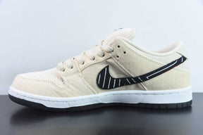 Nike Dunk SB Low "Albino & Preto"