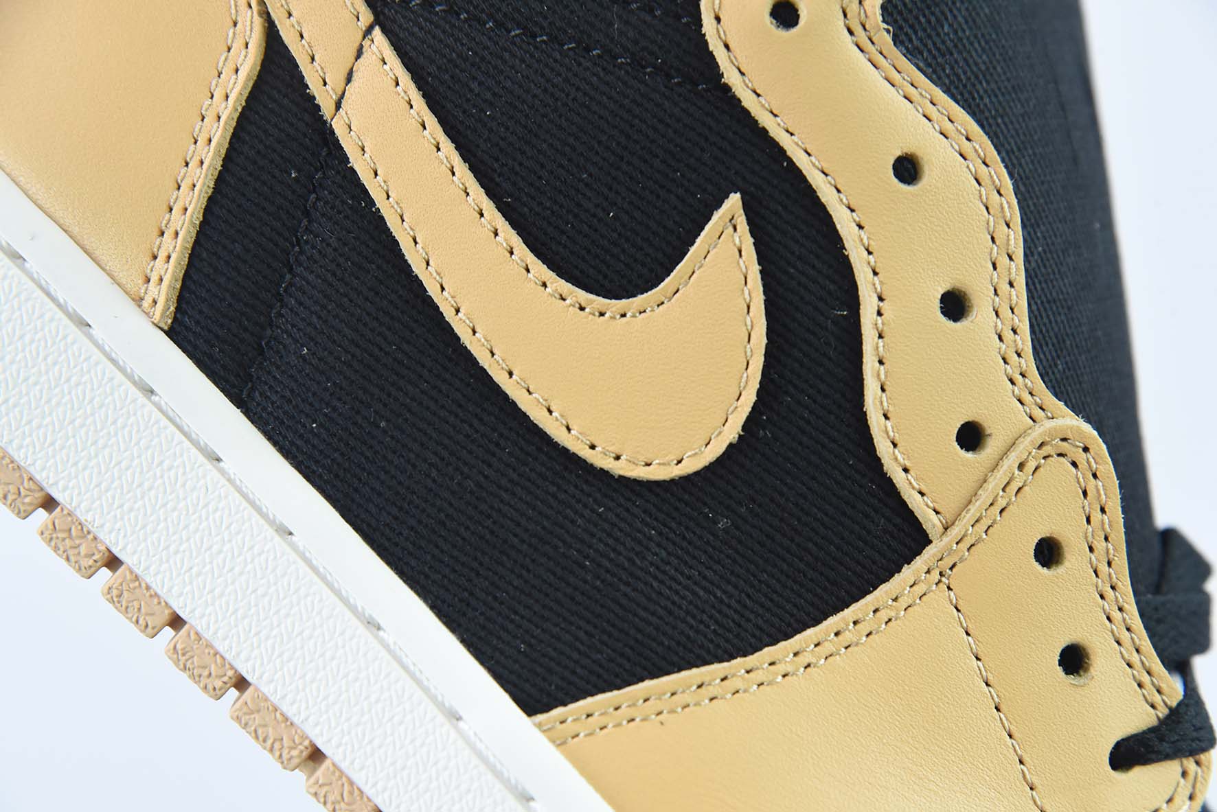 Air Jordan 1 Retro High OG "Heirloom"