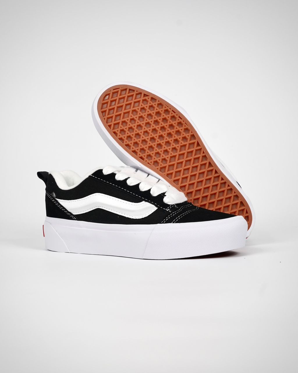 Vans Knu Stack “Black White“