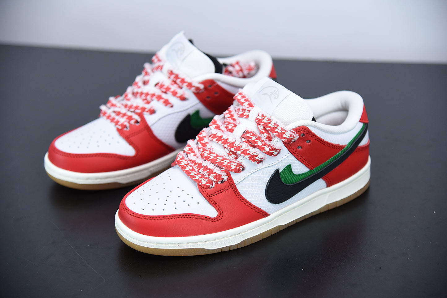 Nike SB Dunk Low - Frame Skate "Habibi"