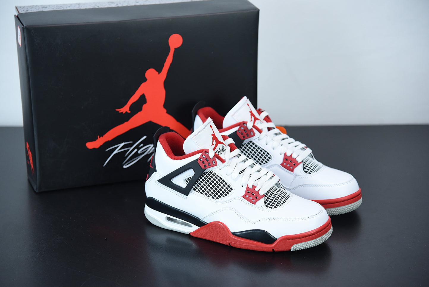 Nike Air Jordan 4 "Fire Red"