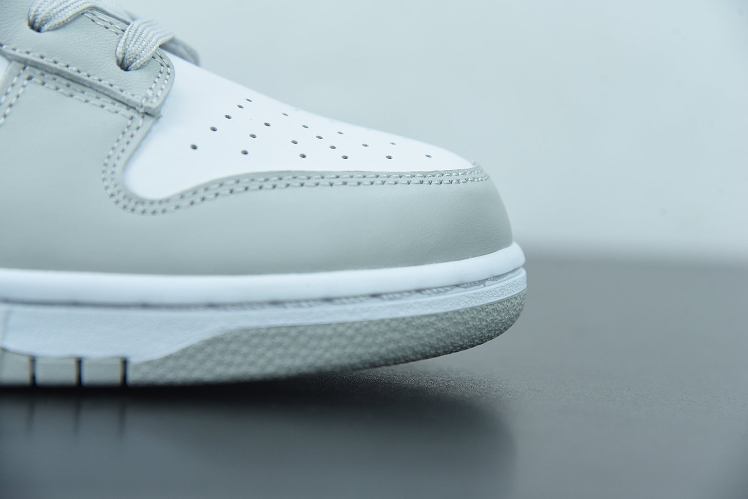 Nike SB Dunk Low “Grey Fog”