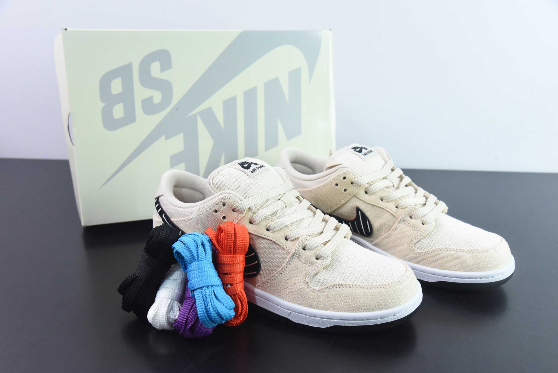 Nike Dunk SB Low "Albino & Preto"