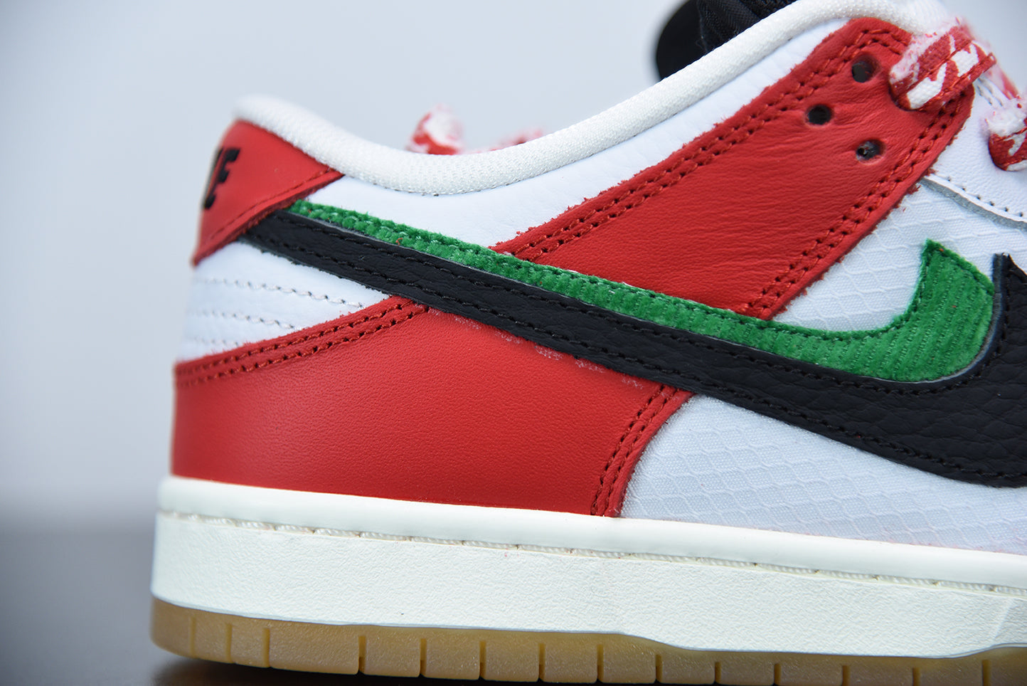 Nike SB Dunk Low - Frame Skate "Habibi"