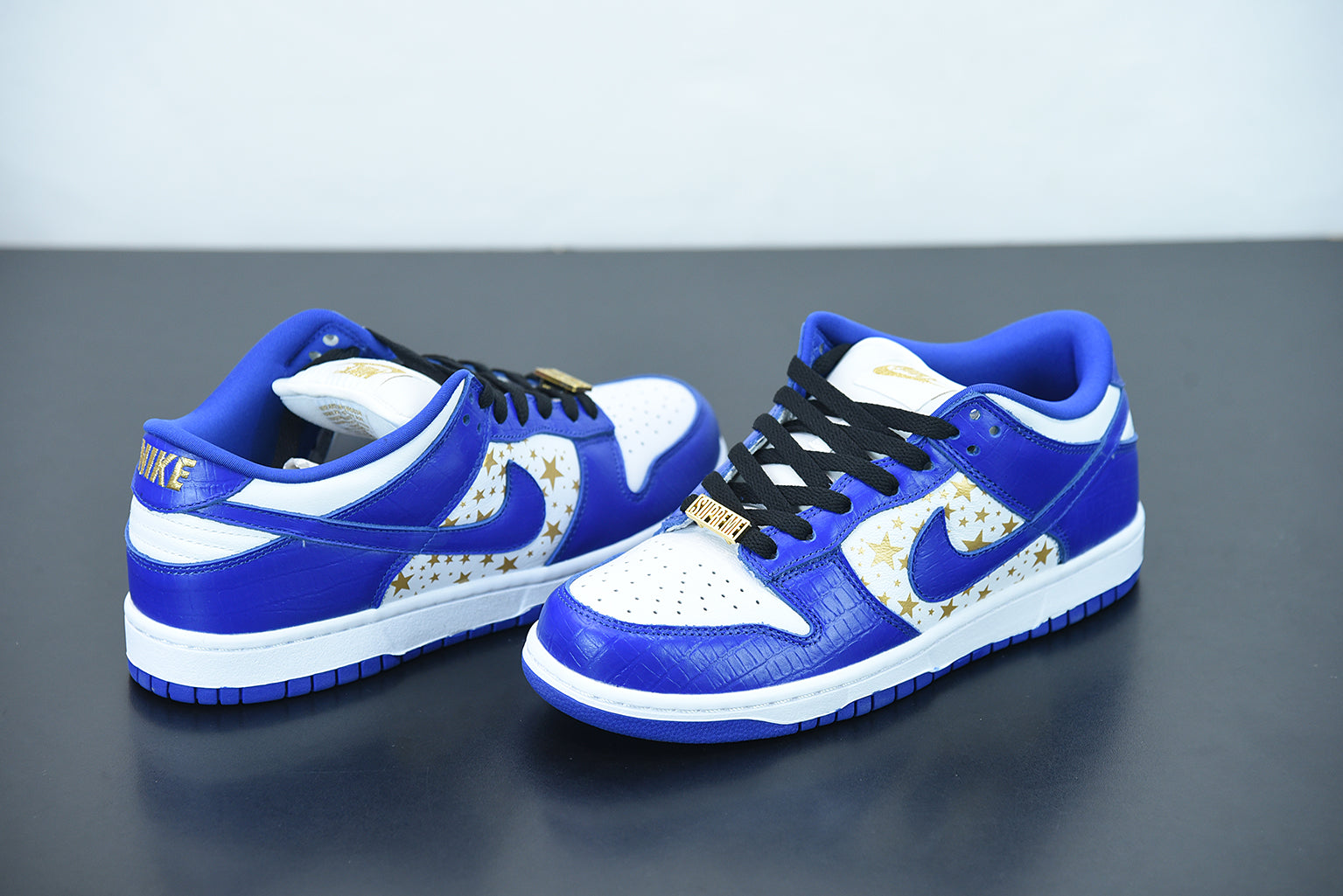 Nike SB Dunk Low x Supreme Stars Hyper Royal