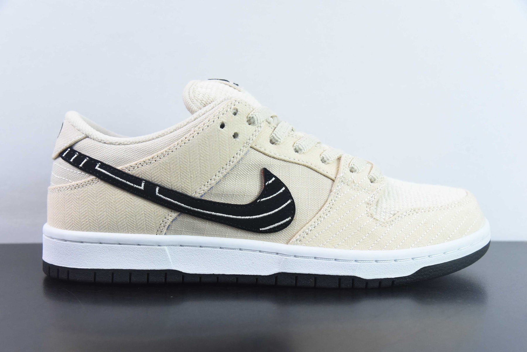 Nike Dunk SB Low "Albino & Preto"