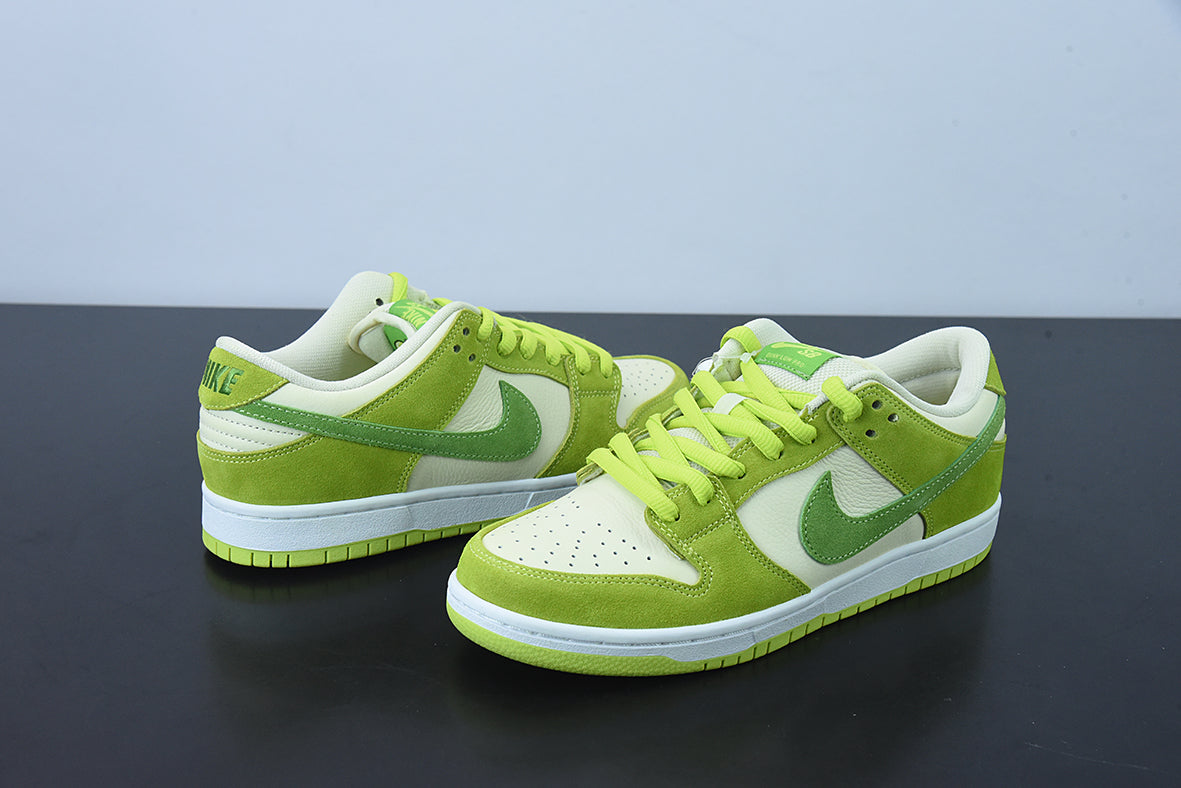 Nike Dunk Low "Green Apple"