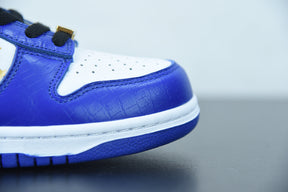 Nike SB Dunk Low x Supreme Stars Hyper Royal