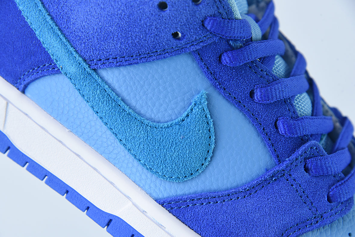 Nike Dunk SB Low Pro "Blue Raspberry"