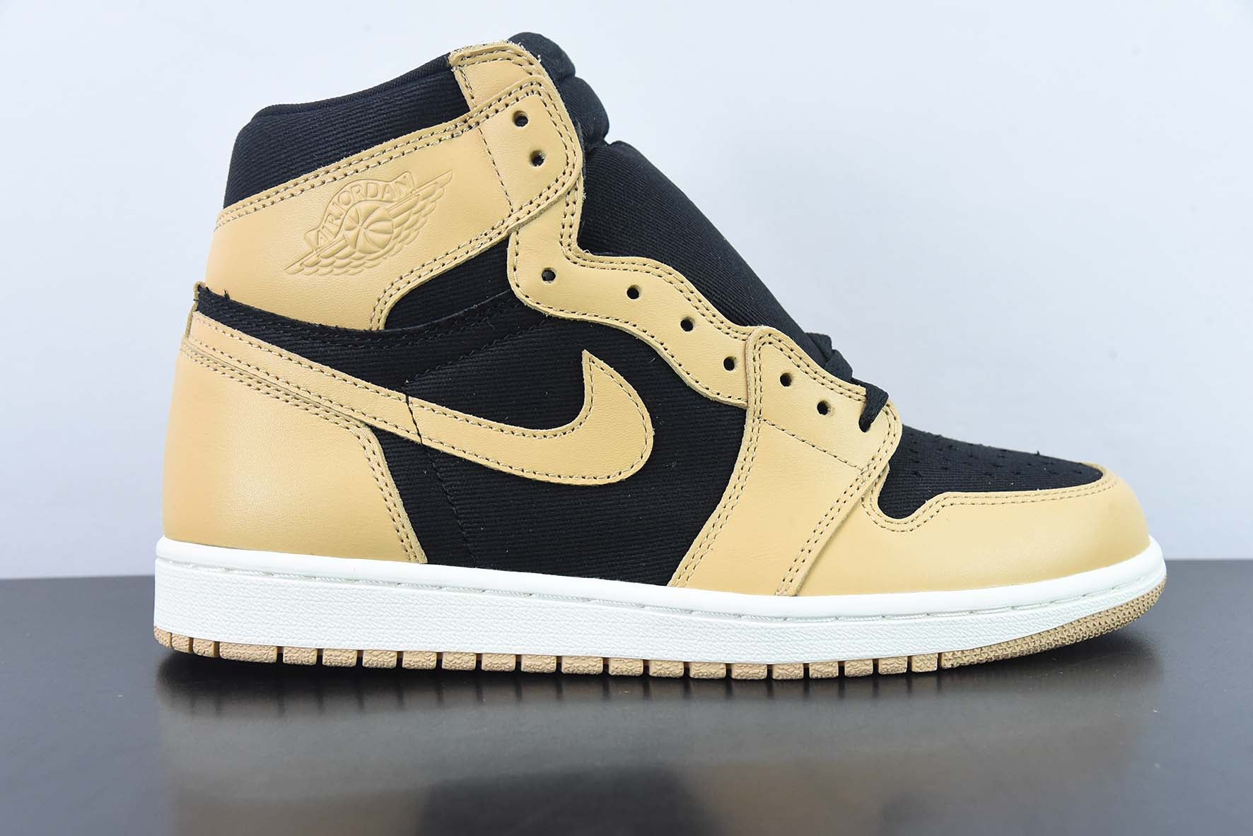 Air Jordan 1 Retro High OG "Heirloom"