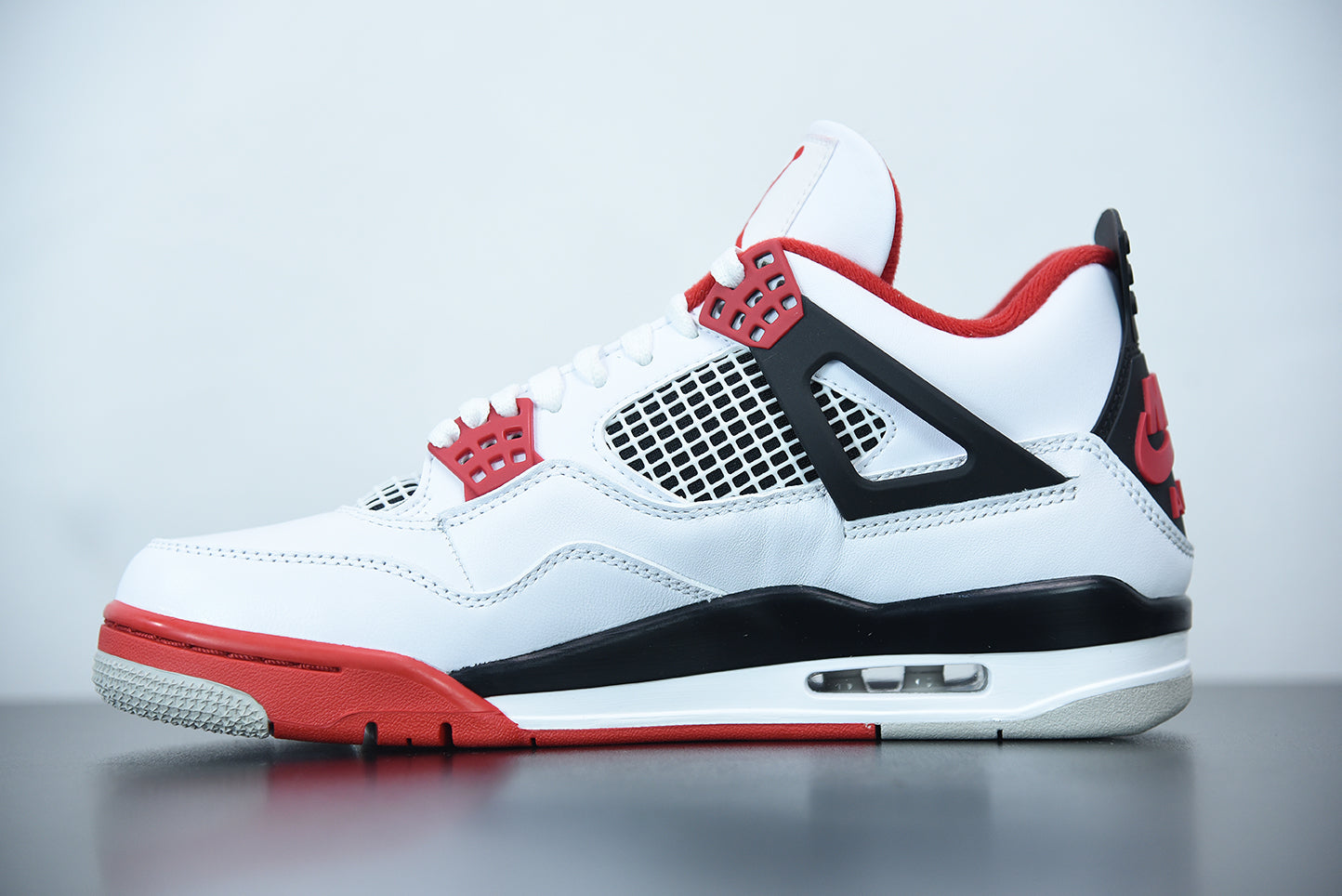 Nike Air Jordan 4 "Fire Red"